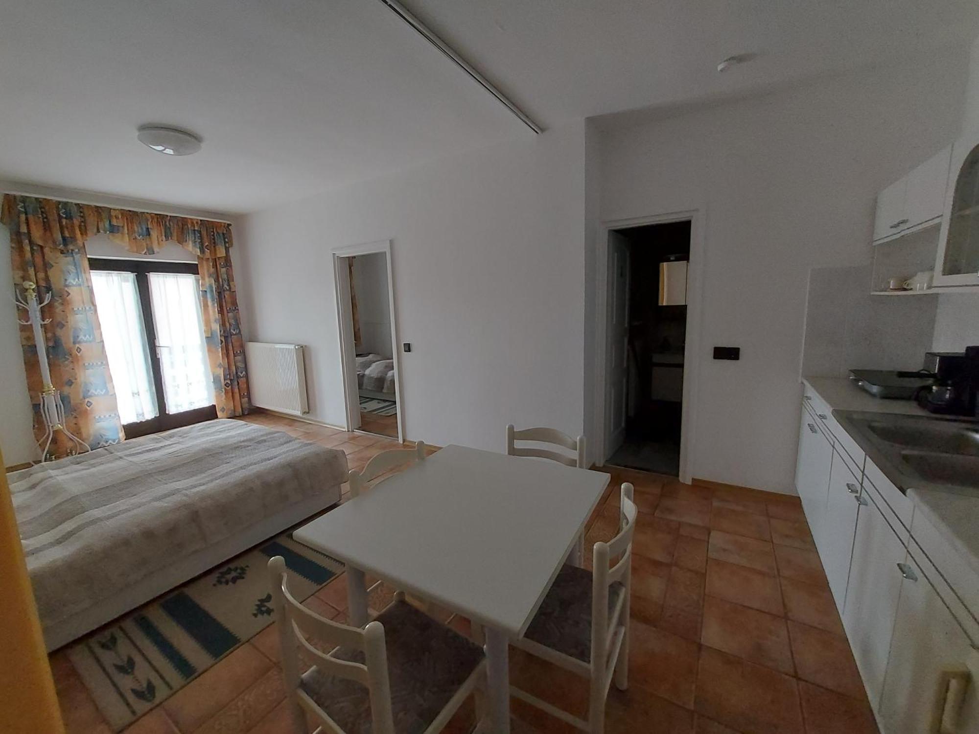 Istvan Apartmanok Keszthely Ngoại thất bức ảnh