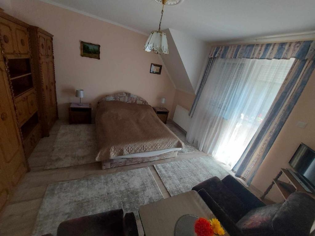 Istvan Apartmanok Keszthely Ngoại thất bức ảnh